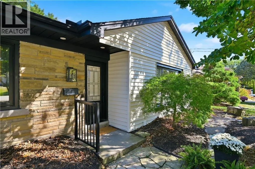 869 CONDOR Drive