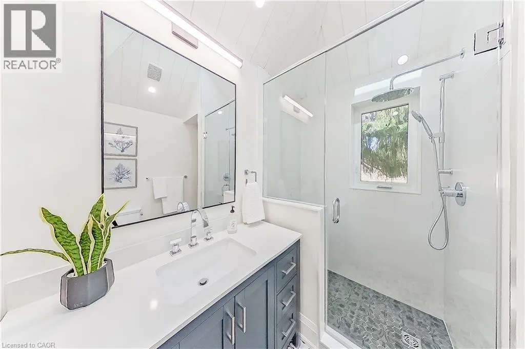 869 CONDOR Drive