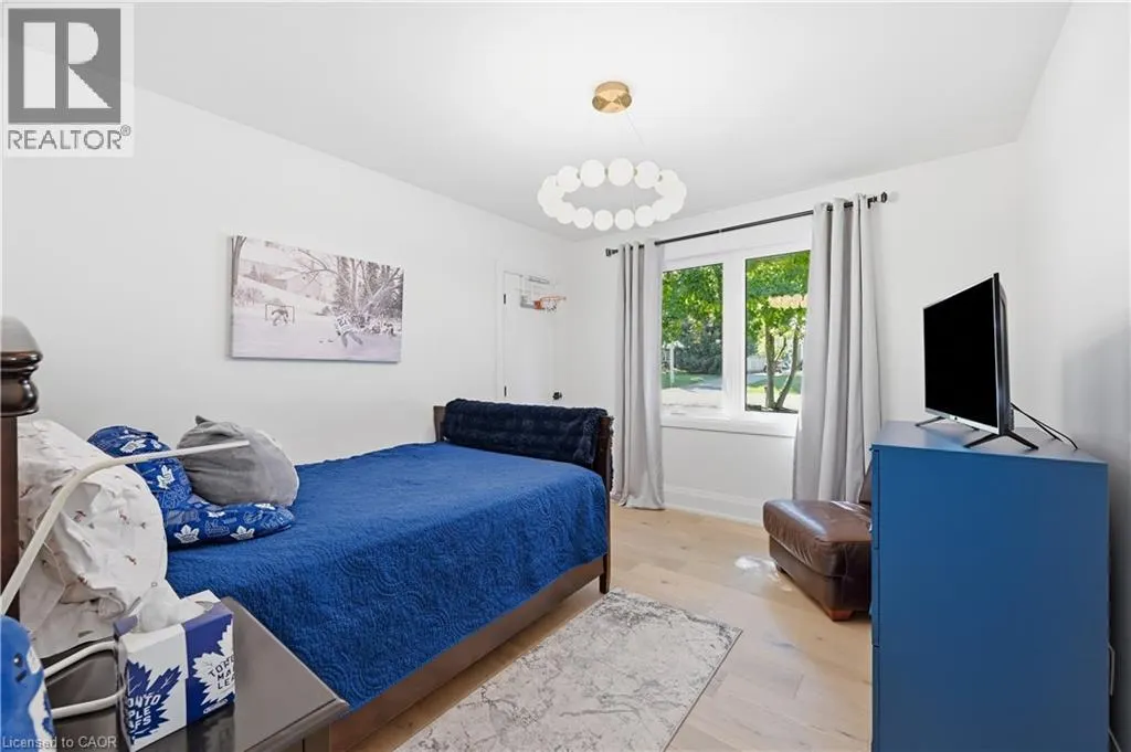 869 CONDOR Drive