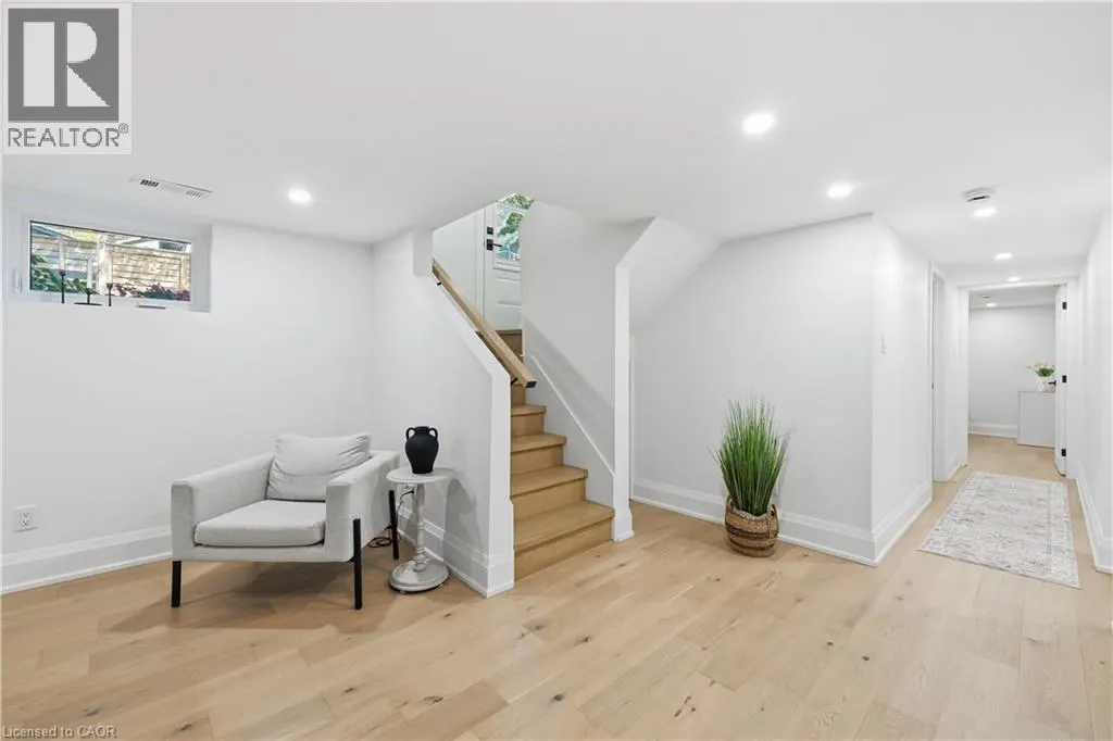 869 CONDOR Drive