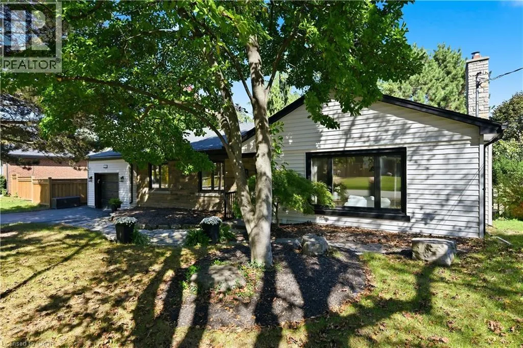 869 CONDOR Drive