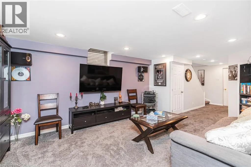 102 WILLOW Lane