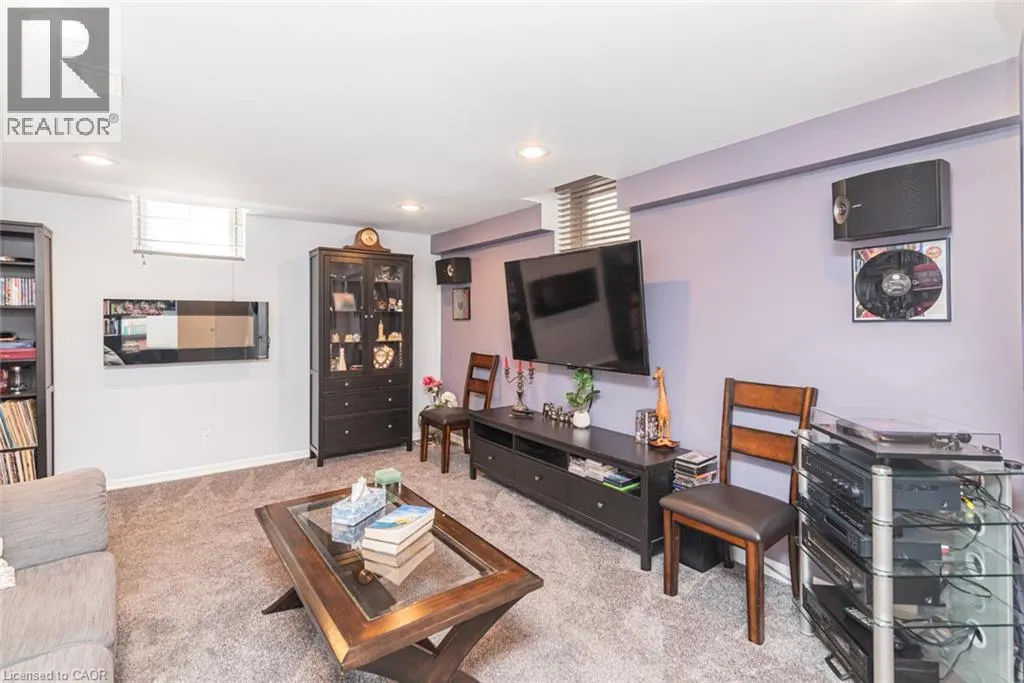 102 WILLOW Lane