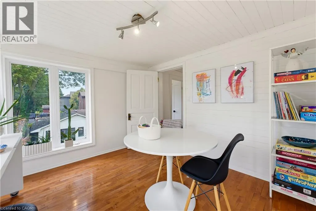 89 ALLEN Street W
