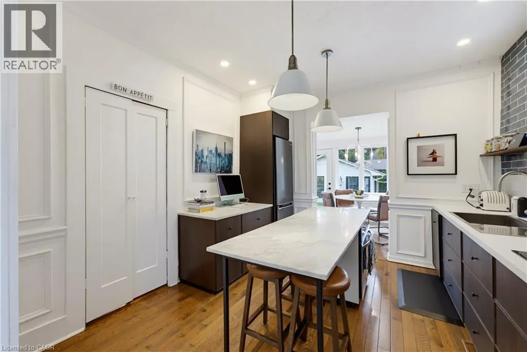 89 ALLEN Street W