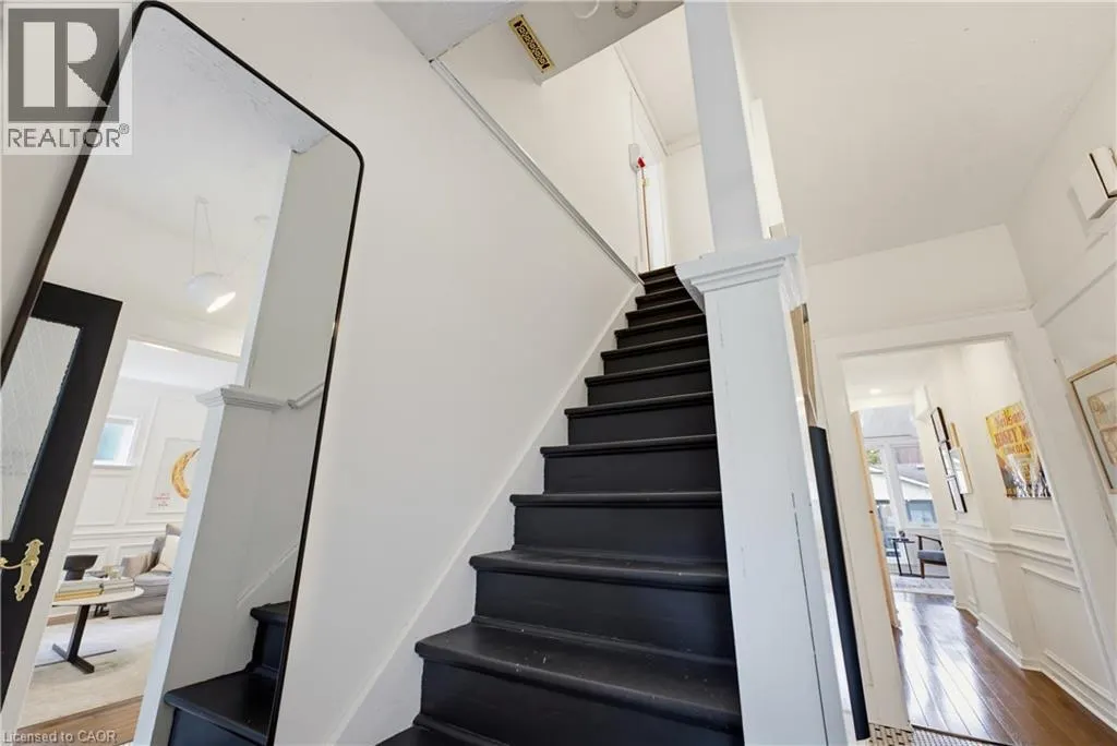89 ALLEN Street W