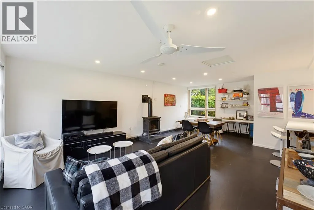89 ALLEN Street W