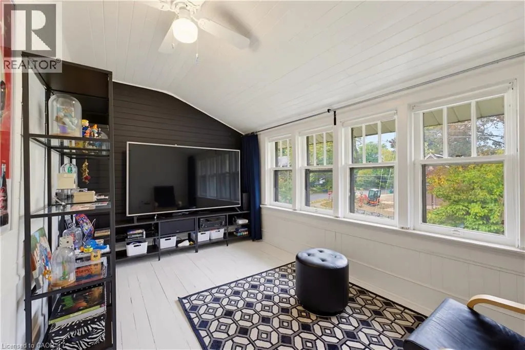 89 ALLEN Street W