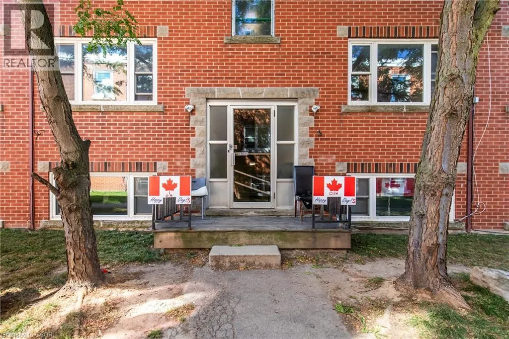3 APPLEWOOD Avenue Unit# 3 #3
