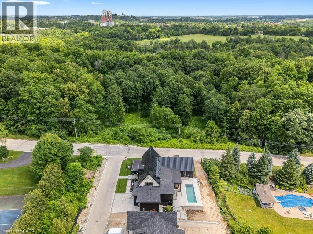2 BRIDLEWOOD Crescent