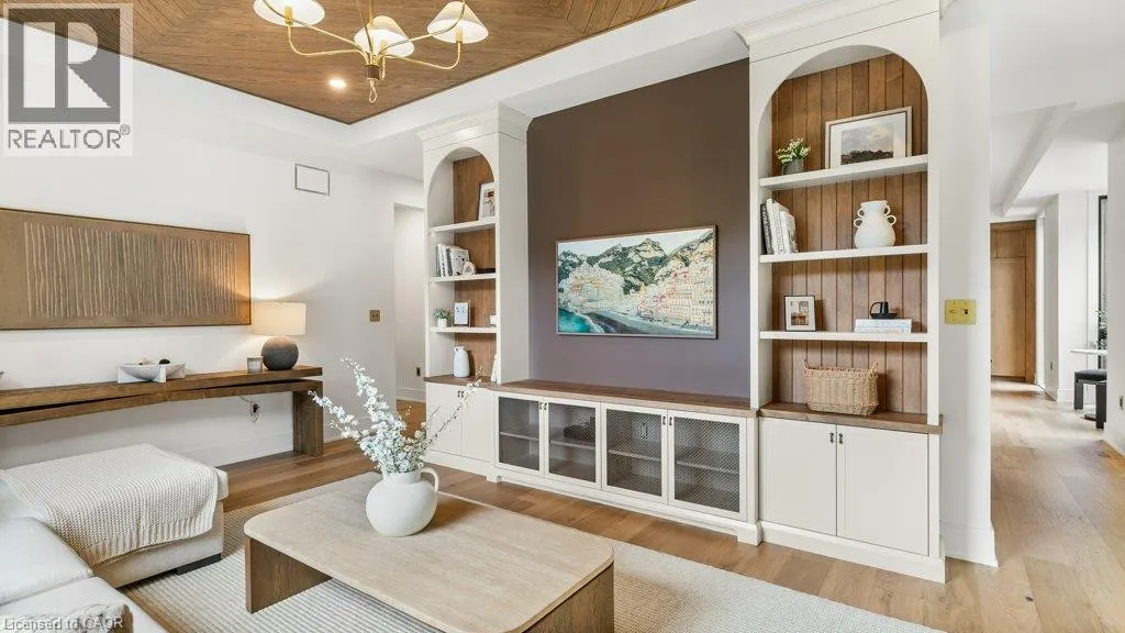 2 BRIDLEWOOD Crescent