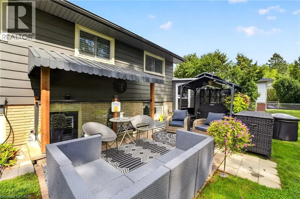 5 HIDDEN Court