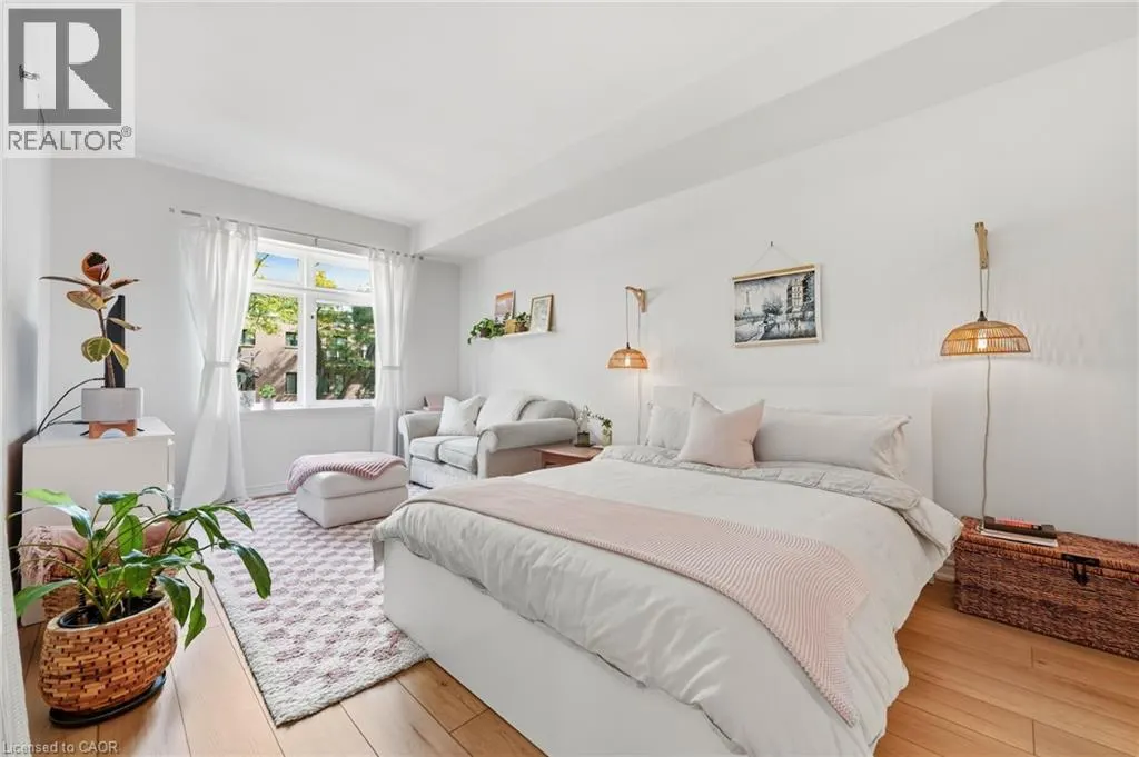 391 PLAINS Road E Unit# 211 #211