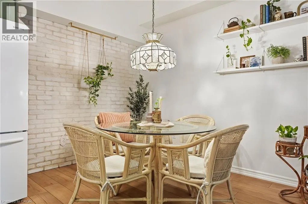 391 PLAINS Road E Unit# 211 #211