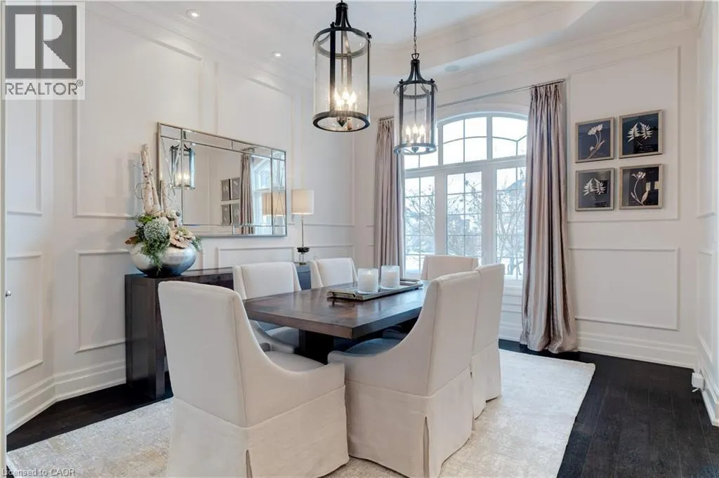 4 HOLDROYD Court
