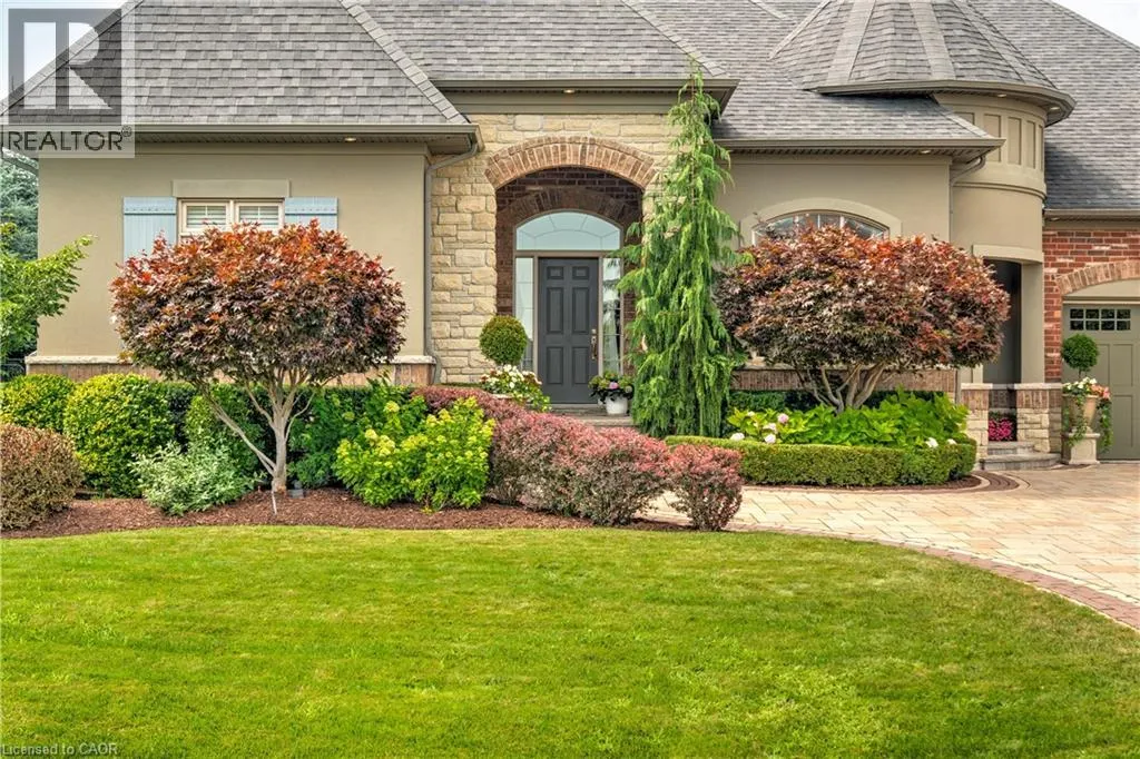 4 HOLDROYD Court