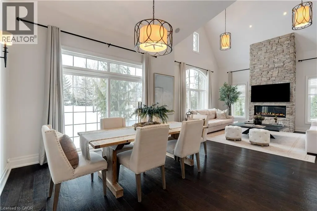 4 HOLDROYD Court