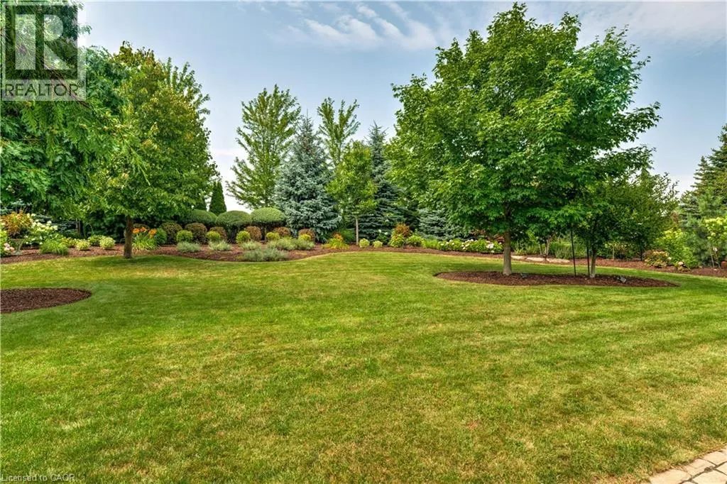 4 HOLDROYD Court