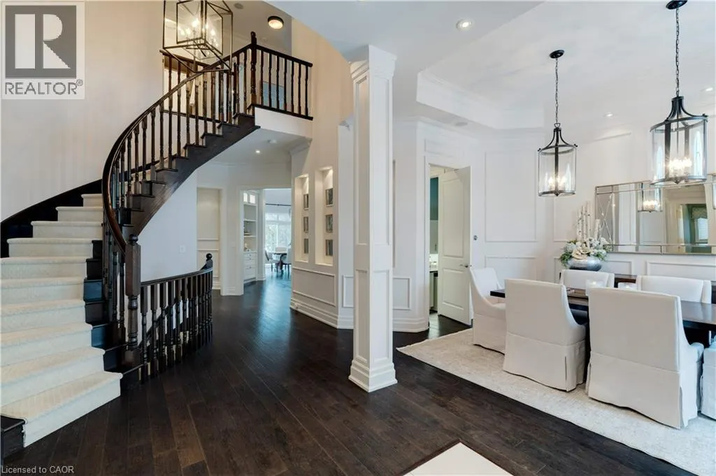 4 HOLDROYD Court