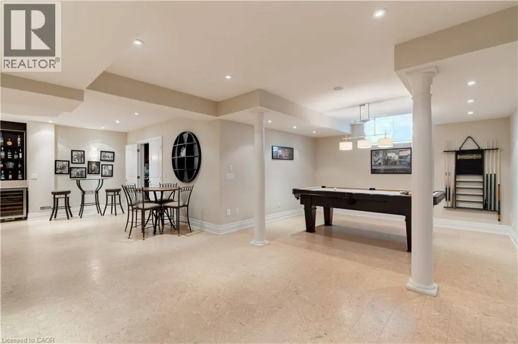 4 HOLDROYD Court