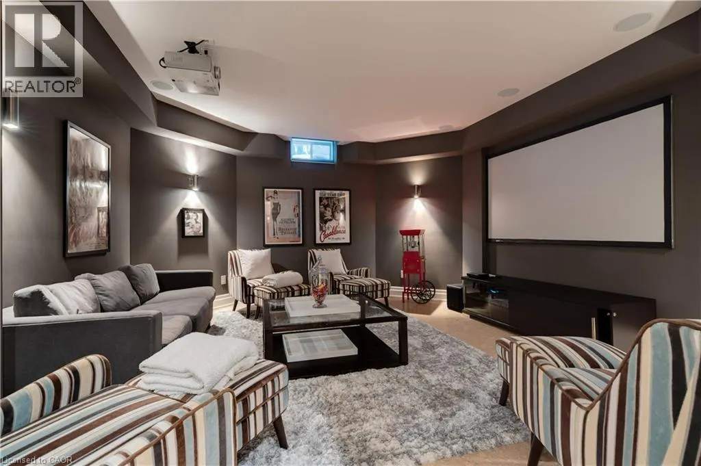 4 HOLDROYD Court