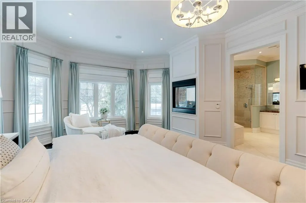 4 HOLDROYD Court