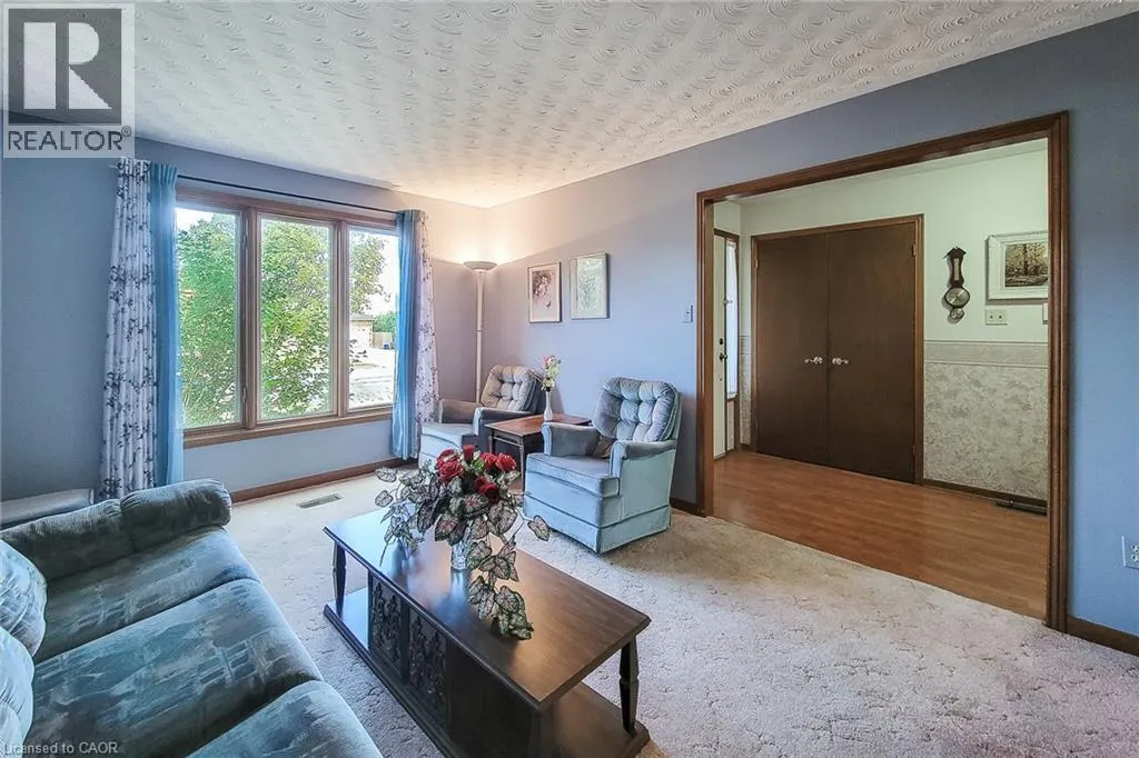 61 HIGHLAND Road