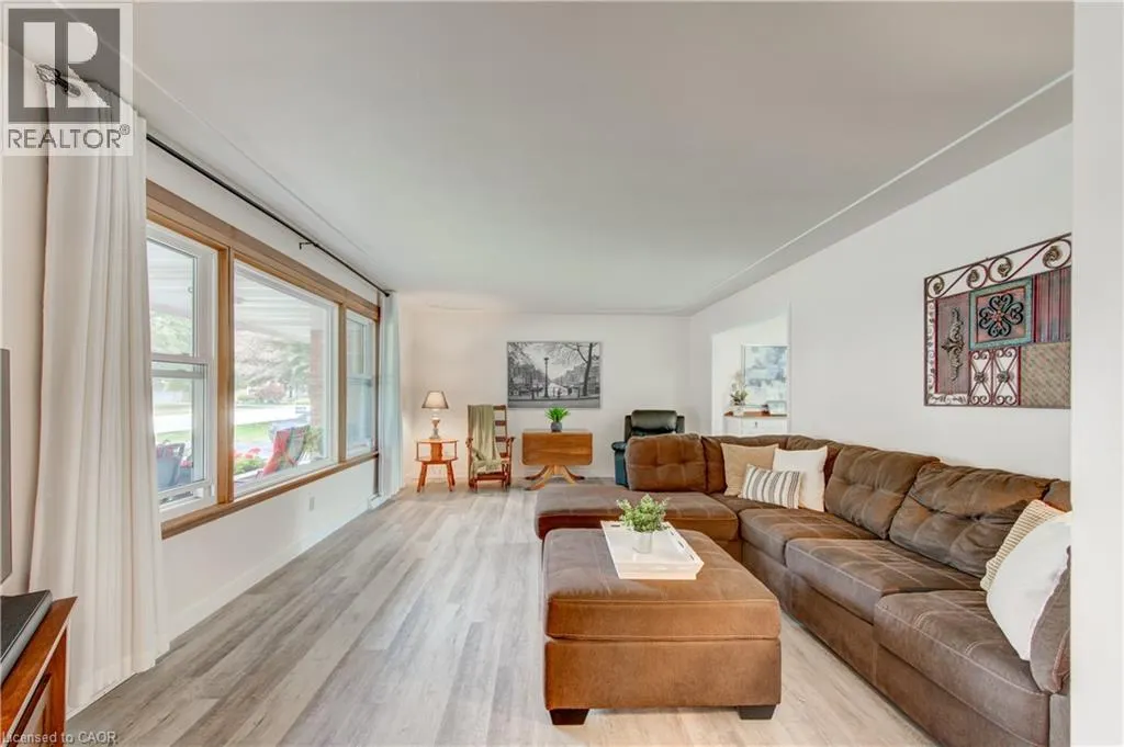 297 MAIN Street W