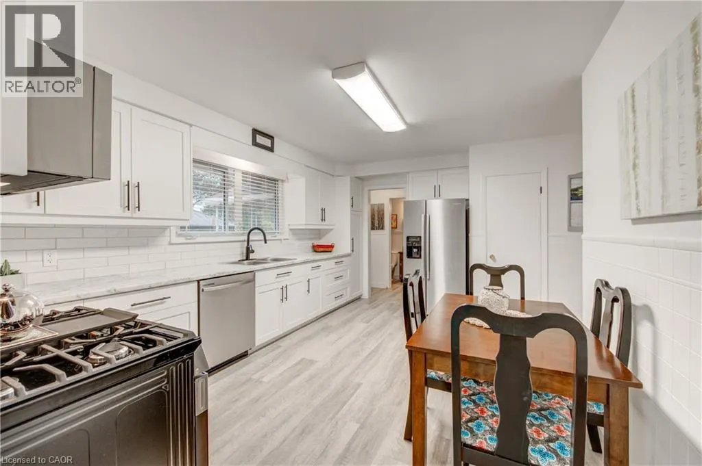 297 MAIN Street W