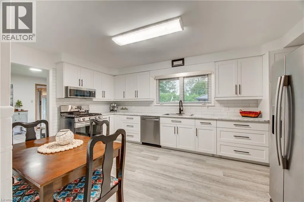 297 MAIN Street W