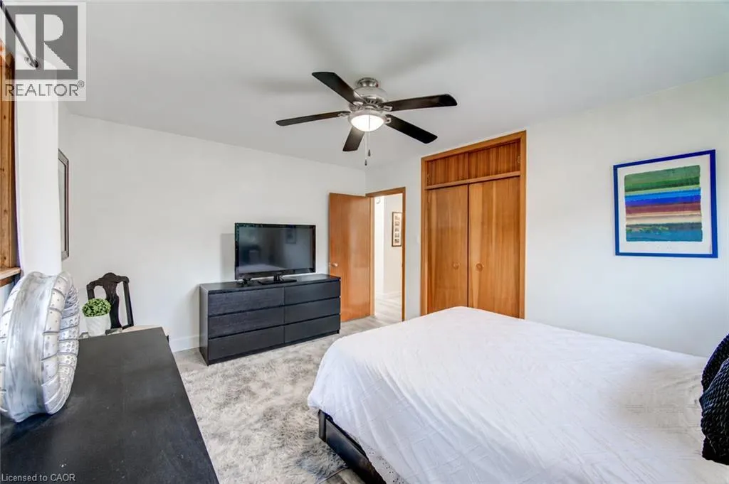 297 MAIN Street W