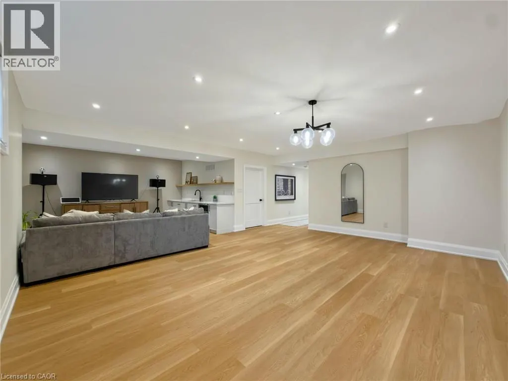 260 KENT Crescent