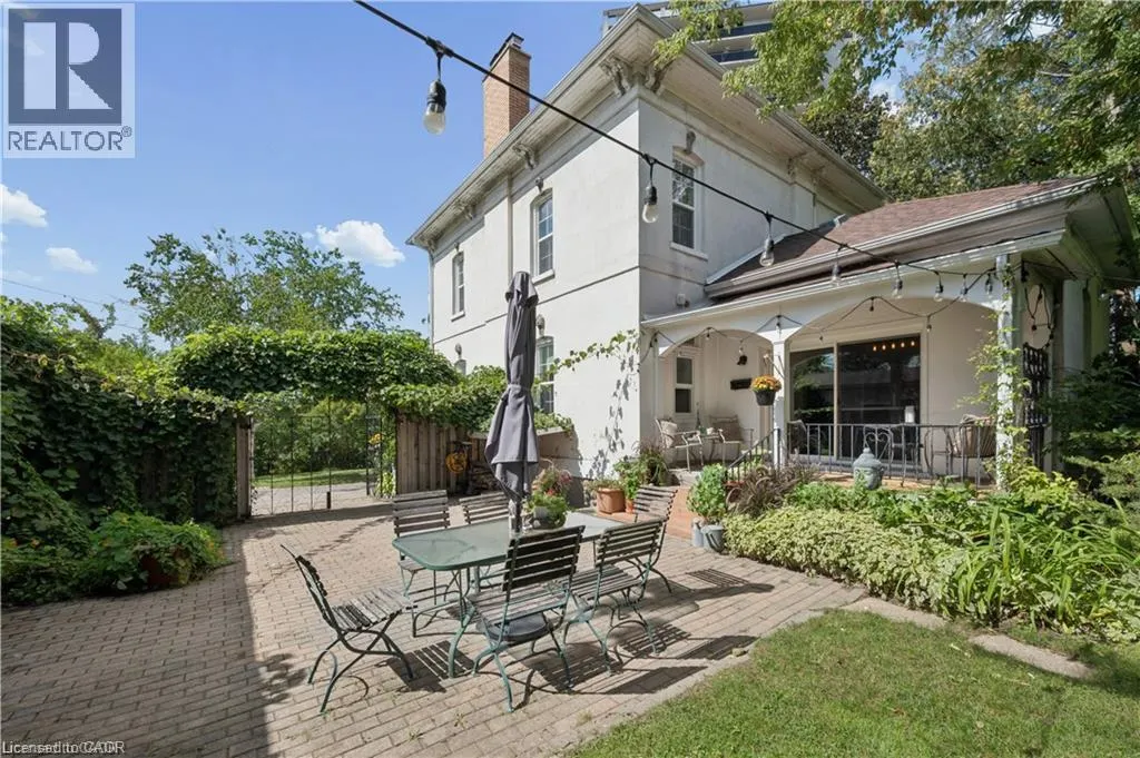66 PARK HILL Road E