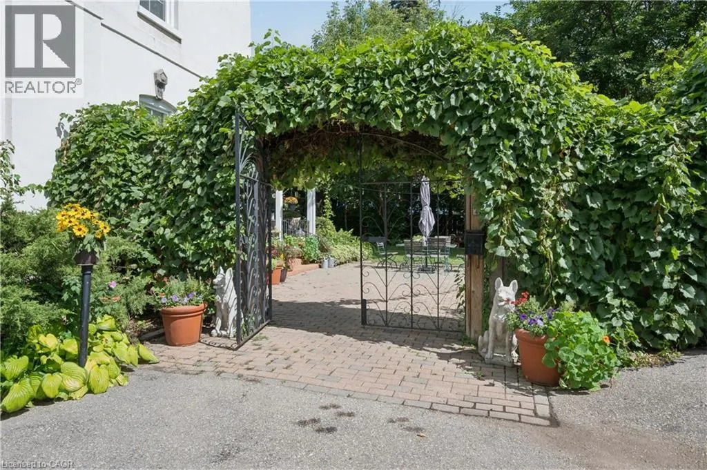 66 PARK HILL Road E