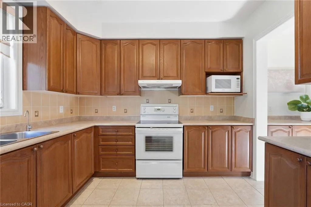 2241 GLAZEBROOK Circle