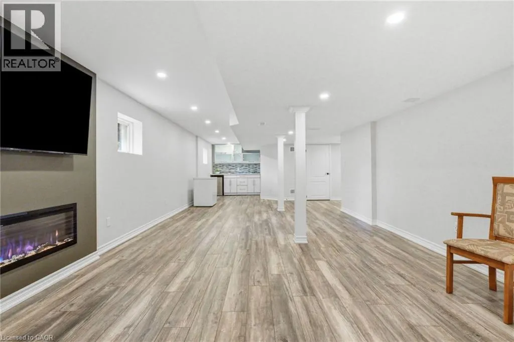 2241 GLAZEBROOK Circle