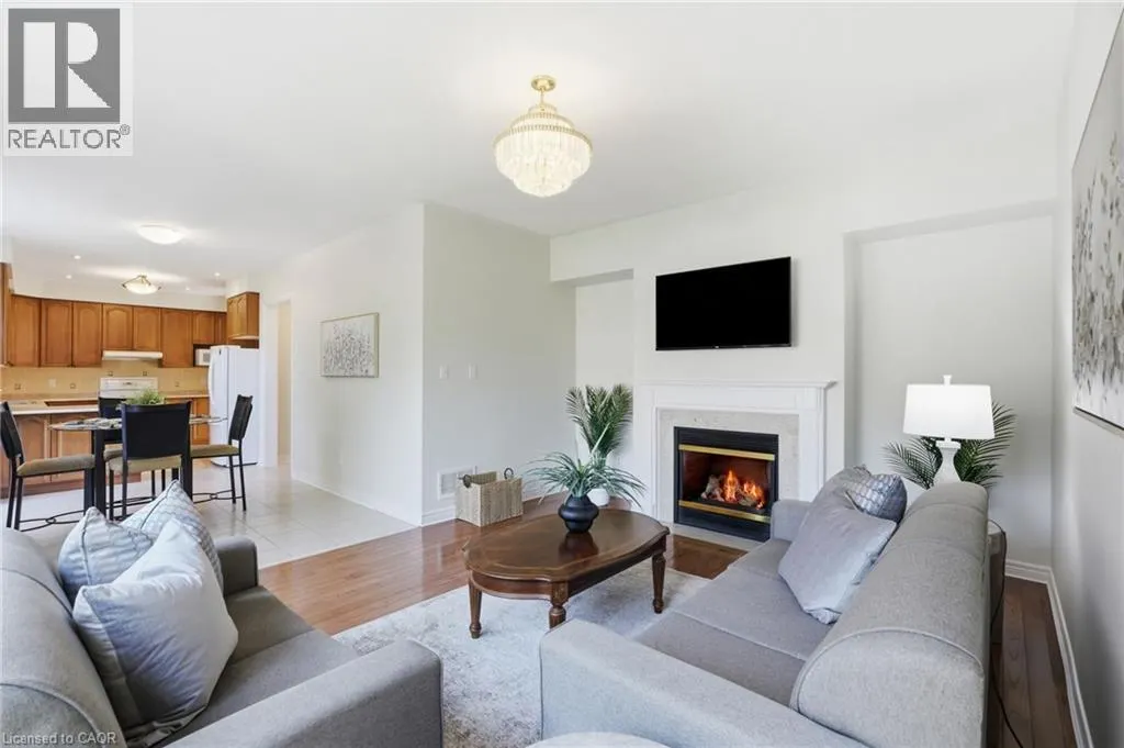 2241 GLAZEBROOK Circle