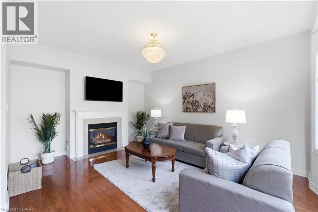2241 GLAZEBROOK Circle