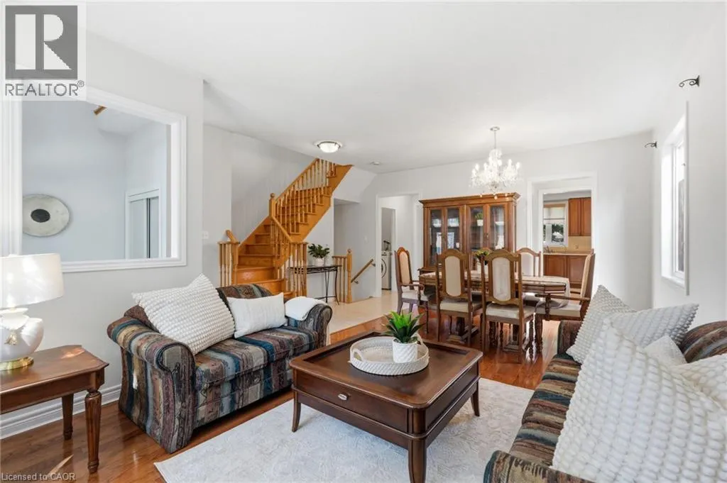 2241 GLAZEBROOK Circle