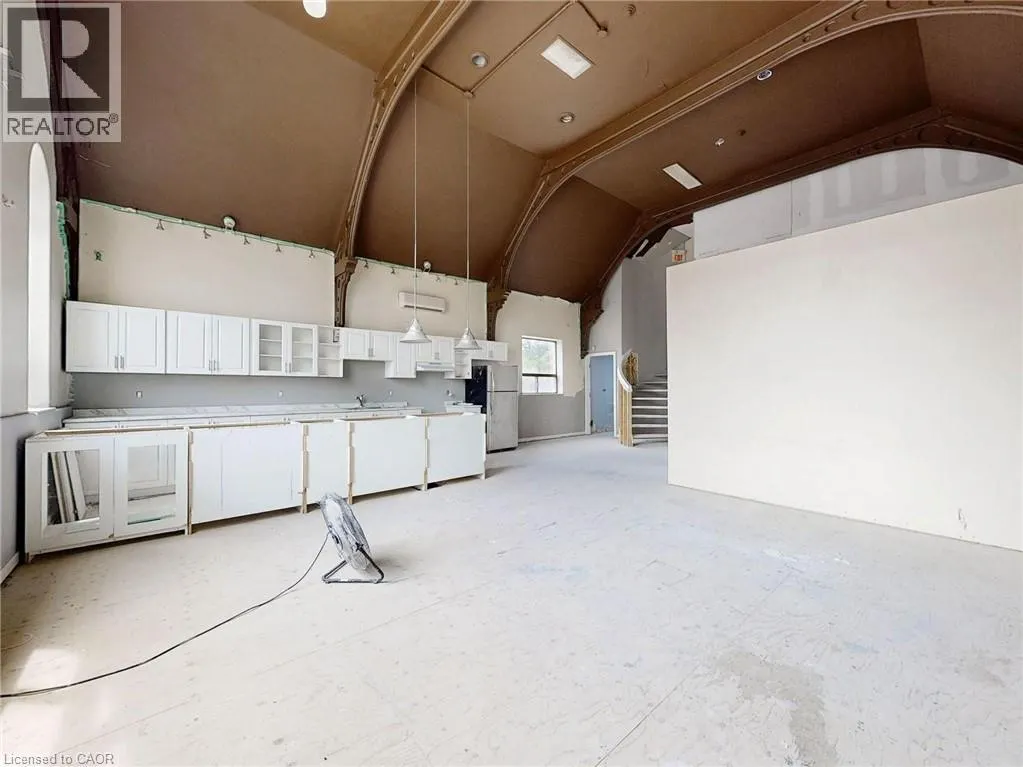 612 UPPER JAMES Street Unit# Upper LVL #Upper LVL