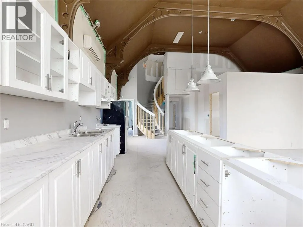 612 UPPER JAMES Street Unit# Upper LVL #Upper LVL