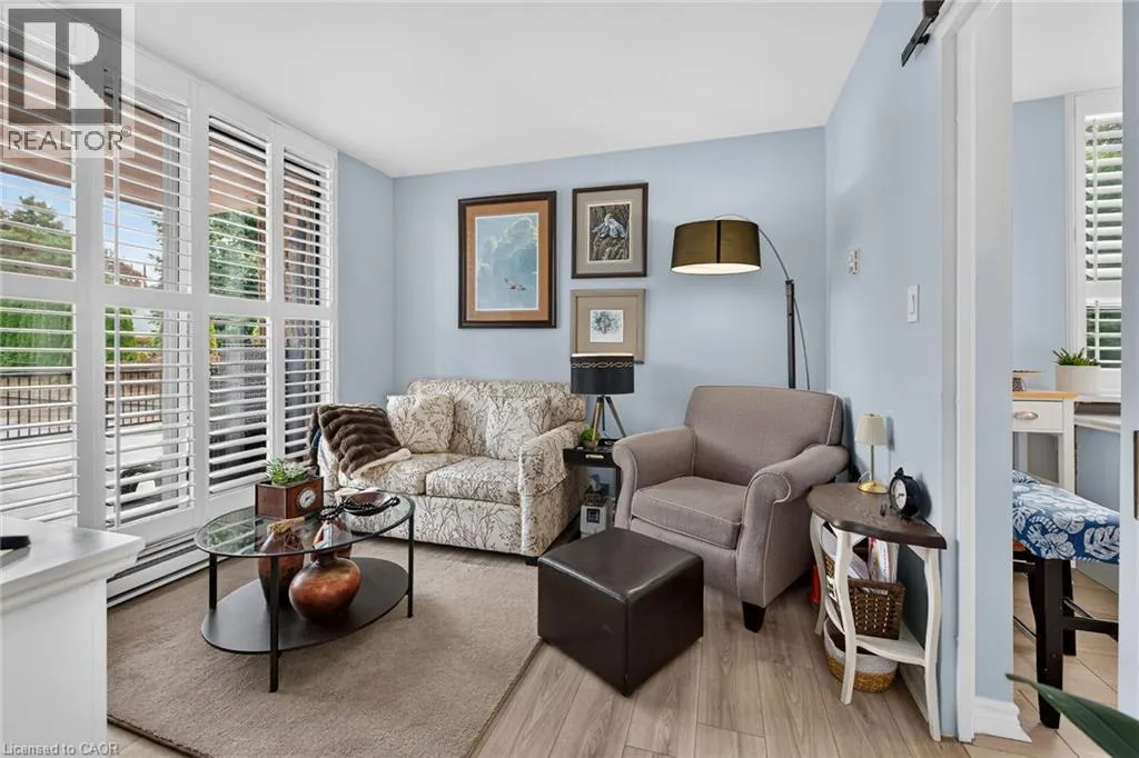 28 ROBINSON Street N Unit# 101 #101