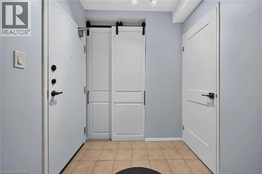 28 ROBINSON Street N Unit# 101 #101