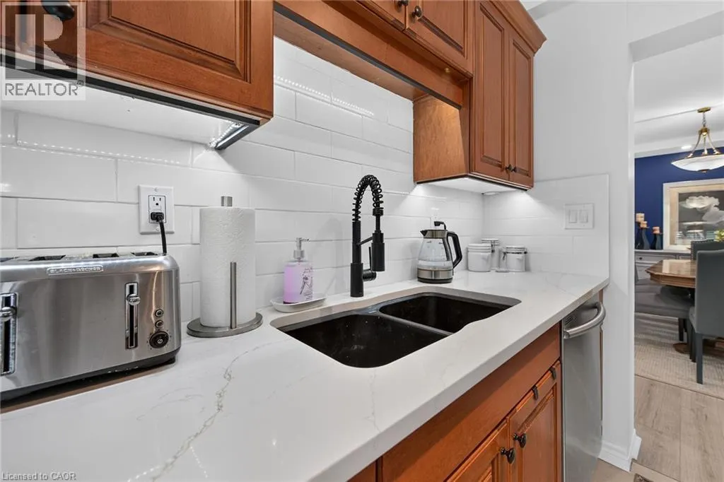 28 ROBINSON Street N Unit# 101 #101