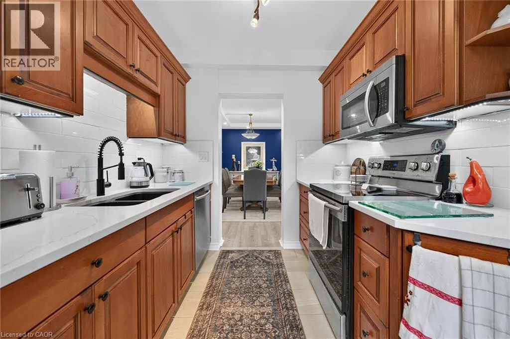 28 ROBINSON Street N Unit# 101 #101