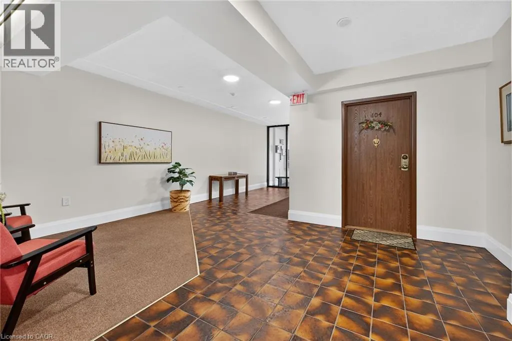 28 ROBINSON Street N Unit# 101 #101