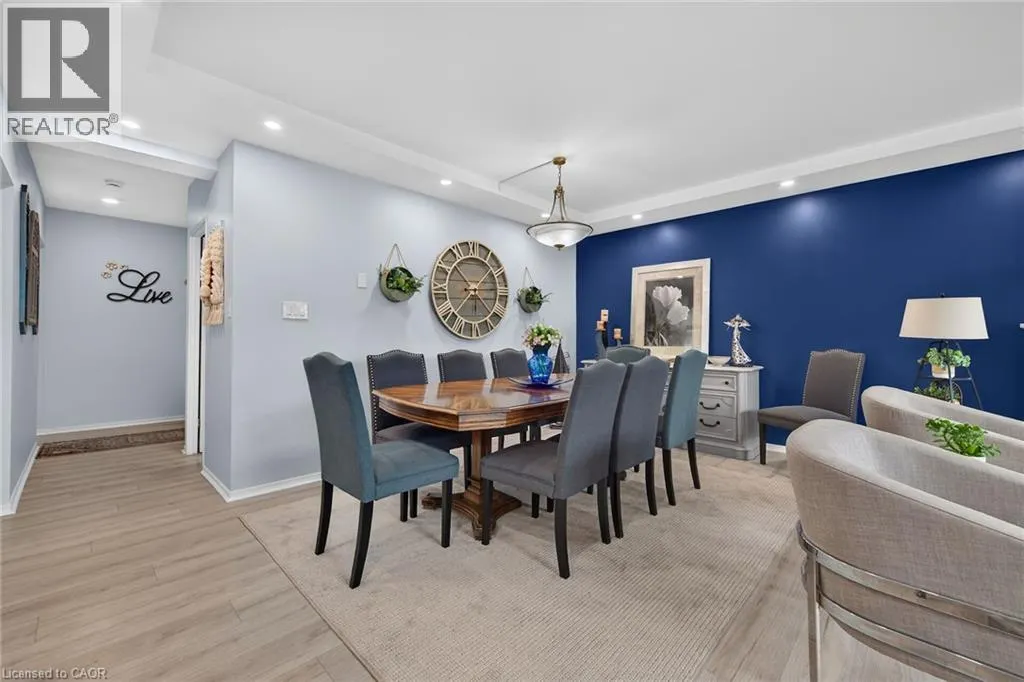 28 ROBINSON Street N Unit# 101 #101