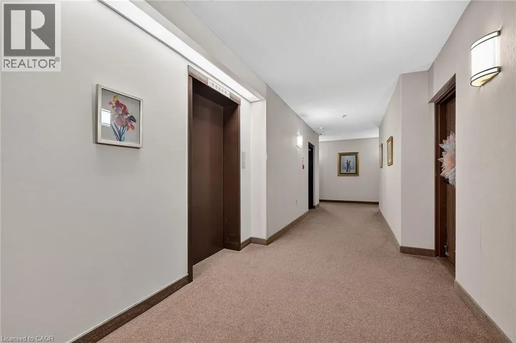 28 ROBINSON Street N Unit# 101 #101