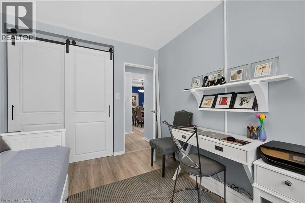 28 ROBINSON Street N Unit# 101 #101