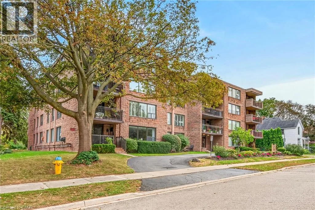 28 ROBINSON Street N Unit# 101 #101